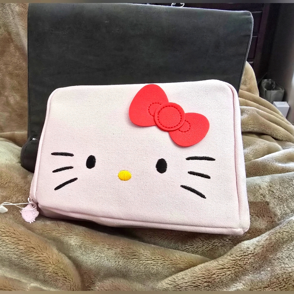 NWT 🧜HELLO KITTY by SANRIO Pink Fabric Cosmetics Bag w/Mesh Pockets, Embroidery